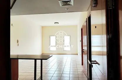 شقة - غرفة نوم - 2 حمامات للبيع في مبنى 108-137 - طراز حديث - ديسكفري غاردنز - دبي