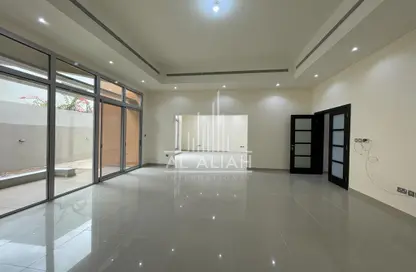 Empty Room image for: Villa - 5 Bedrooms - 7 Bathrooms for rent in Khalifa Park - Eastern Road - Abu Dhabi, Image 1