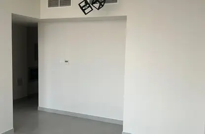 شقة - غرفة نوم - 2 حمامات للايجار في مجمع مويلح - تجارية مويلح - الشارقة