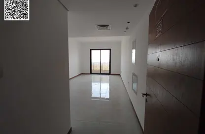 شقة - 2 غرف نوم - 3 حمامات للايجار في مساكن كورنيش عجمان - طريق كورنيش عجمان - عجمان