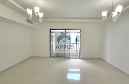 شقة - 2 غرف نوم - 3 حمامات للايجار في الزاهية - تجارية مويلح - الشارقة