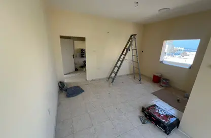 شقة - 2 غرف نوم - 2 حمامات للايجار في مساكن كورنيش عجمان - طريق كورنيش عجمان - عجمان