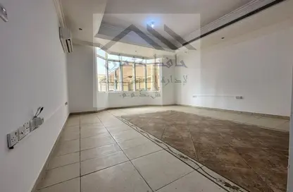Apartment - 1 Bathroom for rent in Al Nahyan Camp - Abu Dhabi