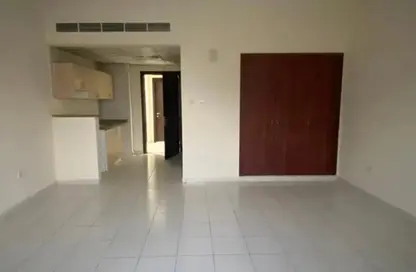 شقة - 1 حمام للايجار في K03 - طراز يوناني - المدينة الدولية - دبي شقة - 1 حمام للايجار في K03 - طراز يوناني - المدينة الدولية - دبي