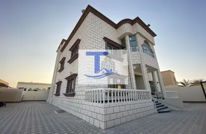 Villa - Studio - 6 Bathrooms for rent in Shakhbout City - Abu Dhabi