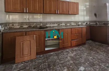 شقة - غرفة نوم - 2 حمامات للايجار في مدينة الفلاح - أبوظبي