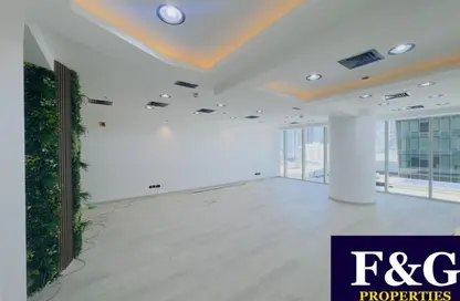 مكتب - استوديو - 1 حمام للايجار في القمة - الخليج التجاري - دبي