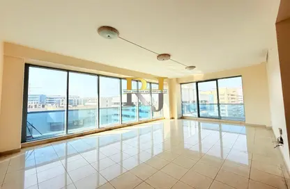 Apartment - 4 Bedrooms - 4 Bathrooms for rent in Silver Sands 2 - Mankhool - Bur Dubai - Dubai