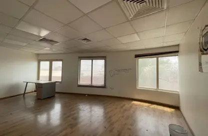 Office Space - Studio - 1 Bathroom for rent in Al Khabisi - Deira - Dubai