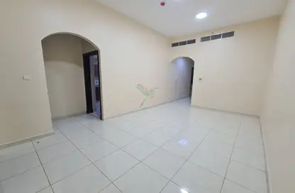 Apartment - 2 Bedrooms - 2 Bathrooms for rent in Al Dafeinah - Asharej - Al Ain