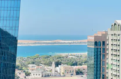 شقة - 4 غرف نوم - 5 حمامات للايجار في يونايتد سكوير - الخالدية - أبوظبي