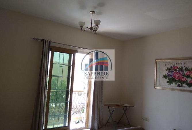 Near Kids Playing Area || Spain Studio | Call Now