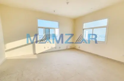 Empty Room image for: Villa - Studio - 6 Bathrooms for rent in Baniyas - Abu Dhabi, Image 1