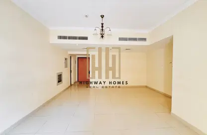 Apartment - 3 Bedrooms - 3 Bathrooms for rent in UOS - Muwaileh Commercial - Sharjah