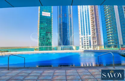 صورة لـ حوض سباحة شقة - 1 حمام للايجار في برج الجوهرة - شارع الكورنيش - أبوظبي ، صورة رقم 1