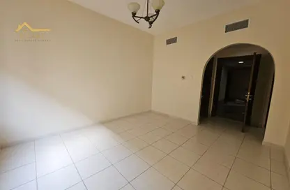 شقة - غرفة نوم - 2 حمامات للايجار في الثاني مويلح - تجارية مويلح - الشارقة