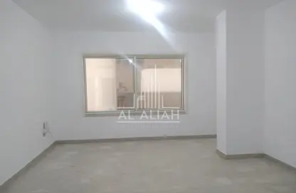 صورة لـ غرفة فارغة شقة - 3 غرف نوم - 4 حمامات للايجار في برج السوق - شارع الكورنيش - أبوظبي ، صورة رقم 1