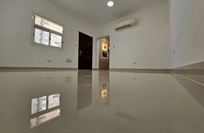 شقة - 1 حمام للايجار في فلل المشرف - المشرف - أبوظبي شقة - 1 حمام للايجار في فلل المشرف - المشرف - أبوظبي