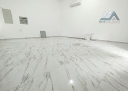 صورةغرفة فارغة لـ: Studio - 1 حمام للكراء في مدينة زايد (مدينة خليفة ج) - مدينة خليفة - أبوظبي, صورة 1