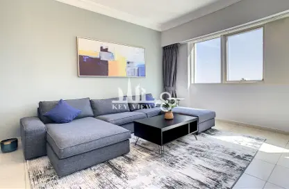 Living Room image for: Apartment - 1 Bedroom - 1 Bathroom for rent in Lake Shore Tower - Lake Allure - Jumeirah Lake Towers - Dubai, Image 1