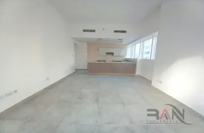 Apartment - 1 Bedroom - 2 Bathrooms for rent in Al Saman Tower - Hamdan Street - Abu Dhabi