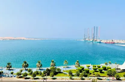 Apartment - 3 Bedrooms - 4 Bathrooms for rent in Al Reef Tower - Corniche Road - Abu Dhabi