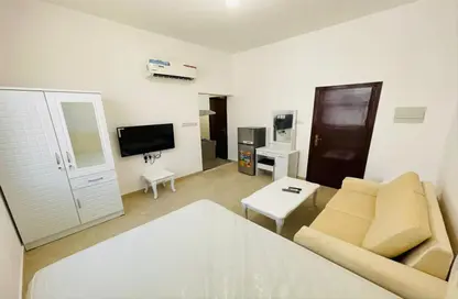 Living Room image for: Apartment - 1 Bathroom for rent in Al Jimi - Al Ain, Image 1