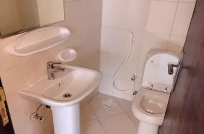 شقة - 3 غرف نوم - 3 حمامات للايجار في كورنيش عجمان - عجمان