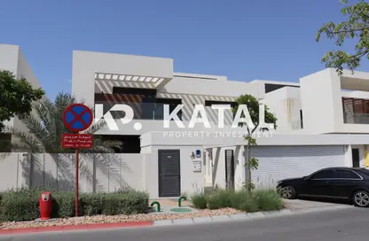 Villa - 5 Bedrooms - 7 Bathrooms for sale in West Yas - Yas Island - Abu Dhabi
