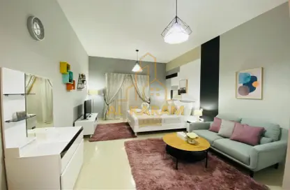 Living Room image for: Apartment - 1 Bathroom for rent in Royal Breeze 4 - Royal Breeze - Al Hamra Village - Ras Al Khaimah, Image 1