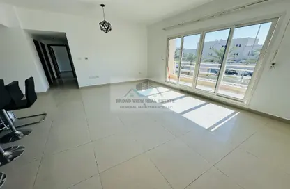 Empty Room image for: Apartment - 2 Bedrooms - 3 Bathrooms for rent in Tower 1 - Al Reef Downtown - Al Reef - Abu Dhabi, Image 1