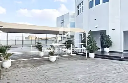 عمارة بالكامل - استوديو - 3 حمامات للبيع في مدينة الفلاح - أبوظبي
