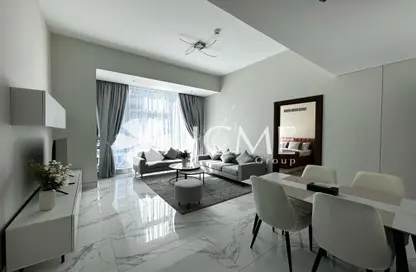 Living / Dining Room image for: Apartment - 1 Bedroom - 2 Bathrooms for sale in J ONE Tower A - J ONE - Business Bay - Dubai, Image 1
