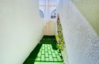 Stairs image for: Apartment - 3 Bedrooms - 3 Bathrooms for rent in Al Zaafaran - Al Khabisi - Al Ain, Image 1