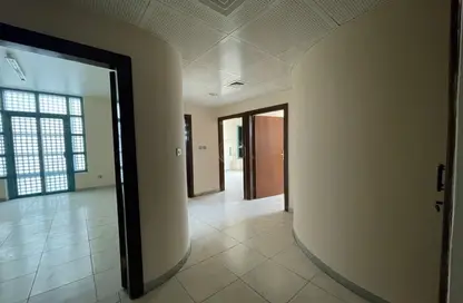 Apartment - 3 Bedrooms - 3 Bathrooms for rent in Hai Qesaidah - Central District - Al Ain
