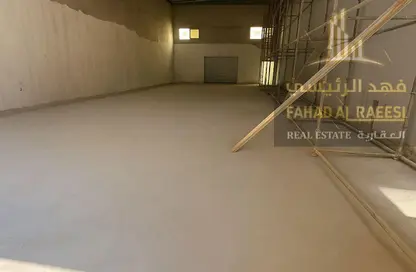Warehouse - Studio - 2 Bathrooms for rent in Umm Al Thuoob - Umm Al Quwain
