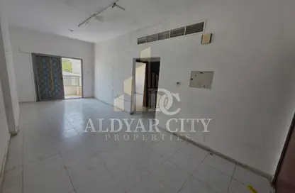 شقة - غرفة نوم - 2 حمامات للايجار في مساكن كورنيش عجمان - طريق كورنيش عجمان - عجمان