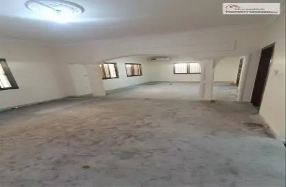 صورة لـ غرفة فارغة فيلا - 4 غرف نوم - 6 حمامات للايجار في الزهراء - أبوظبي ، صورة رقم 1