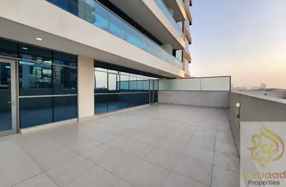 Apartment - 1 Bedroom - 2 Bathrooms for rent in Jumeirah Garden City - Al Satwa - Dubai