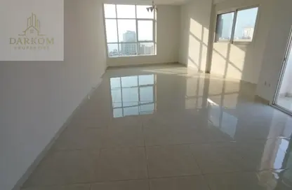 شقة - 3 غرف نوم - 4 حمامات للايجار في برج الكورنيش - الرميلة - عجمان