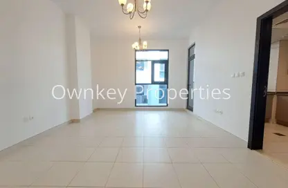 شقة - غرفة نوم - 2 حمامات للايجار في الرفاعة - بر دبي - دبي