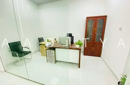 Office Space - Studio - 1 Bathroom for rent in Red Avenue - Al Garhoud - Dubai