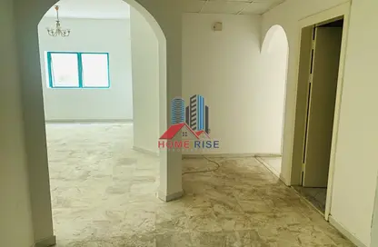 شقة - 2 غرف نوم - 2 حمامات للايجار في شارع التعاون الجديد - التعاون - الشارقة
