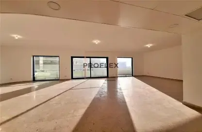 دوبلكس - 3 غرف نوم - 4 حمامات للايجار في برج شاهين - الخالدية - أبوظبي