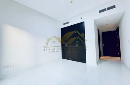 شقة - غرفة نوم - 2 حمامات للايجار في منخول - بر دبي - دبي