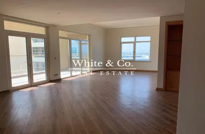 Empty Room image for: Apartment - 3 Bedrooms - 4 Bathrooms for rent in Jash Falqa - Shoreline Apartments - Palm Jumeirah - Dubai, Image 1