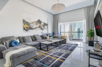 Living Room image for: Apartment - 4 Bedrooms - 5 Bathrooms for sale in V3 Tower - Lake Allure - Jumeirah Lake Towers - Dubai, Image 1