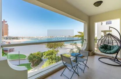Terrace image for: Apartment - 1 Bedroom - 1 Bathroom for rent in Al Nabat - Shoreline Apartments - Palm Jumeirah - Dubai, Image 1