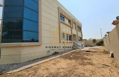 Villa - 4 Bedrooms - 6 Bathrooms for rent in Al Falaj - Al Riqqa - Sharjah