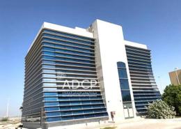 Full commercial building in a prime location